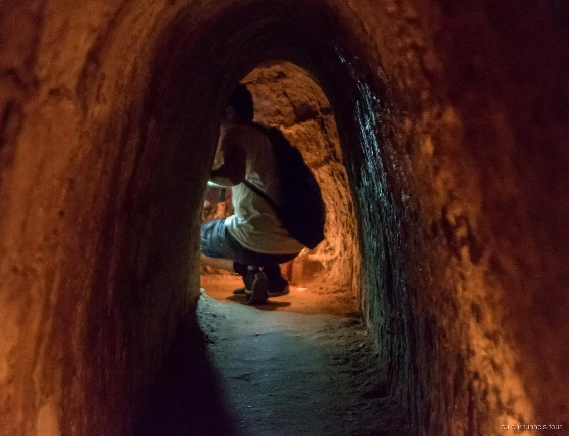 Reseau souterrain des tunnels de Cu Chi visite lors de la combinaison ville de Saigon